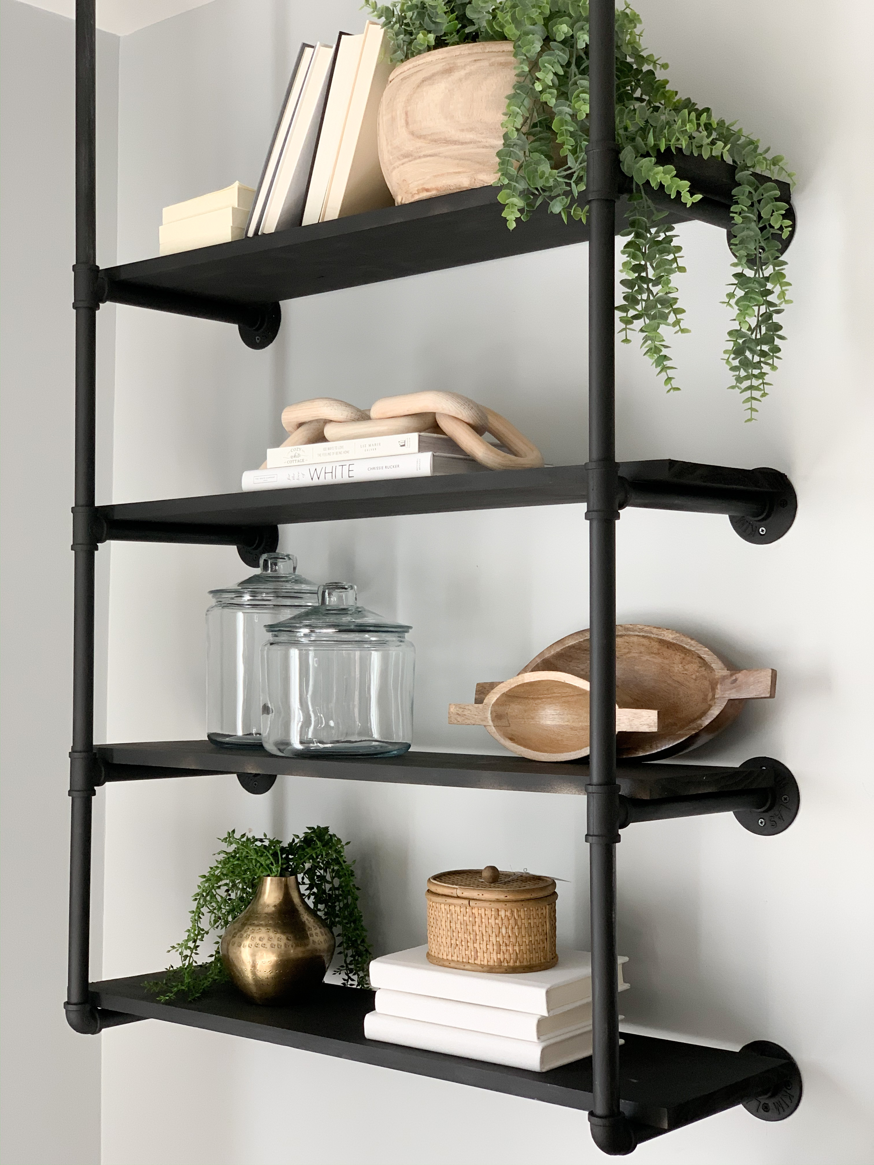 5 Elements for Modern Shelves - Champagne Chaos