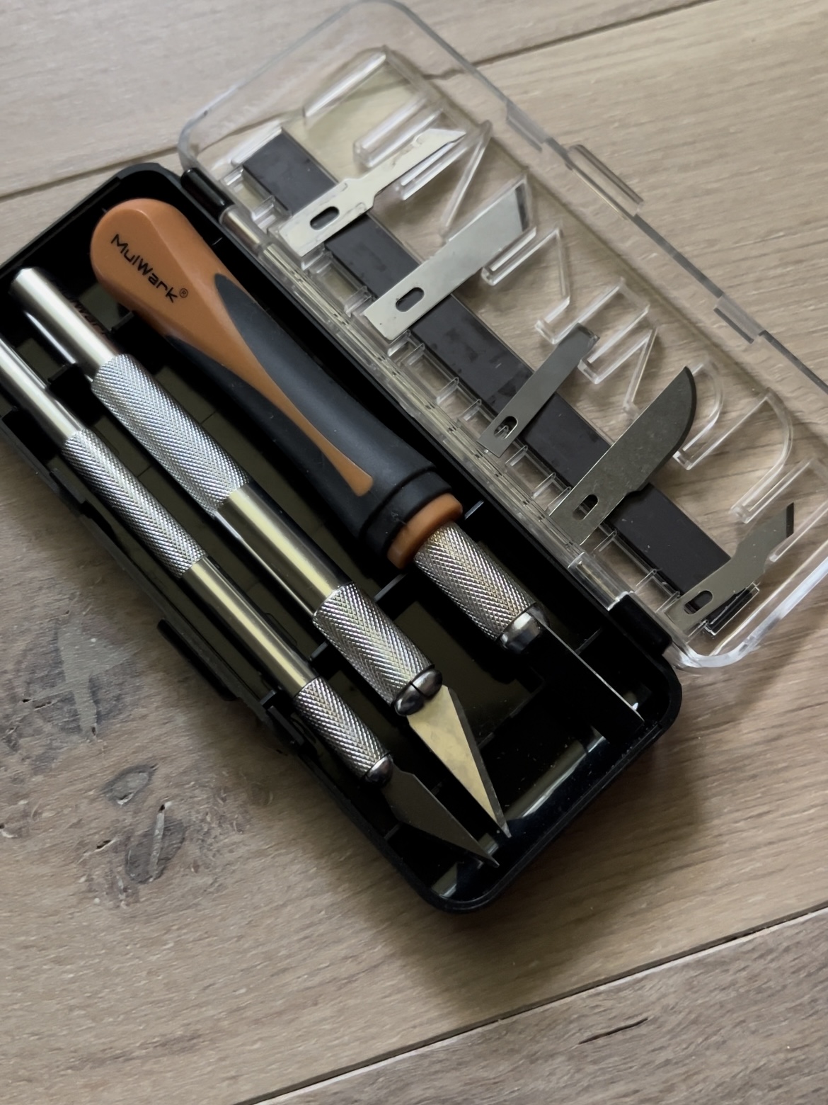 Tools for wallpaper installation: Razor Blade Set